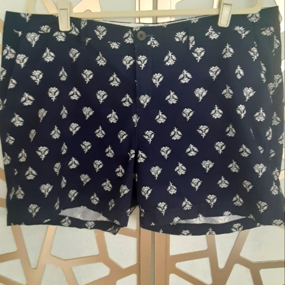 NWOT OLD NAVY Navy Floral Print Short